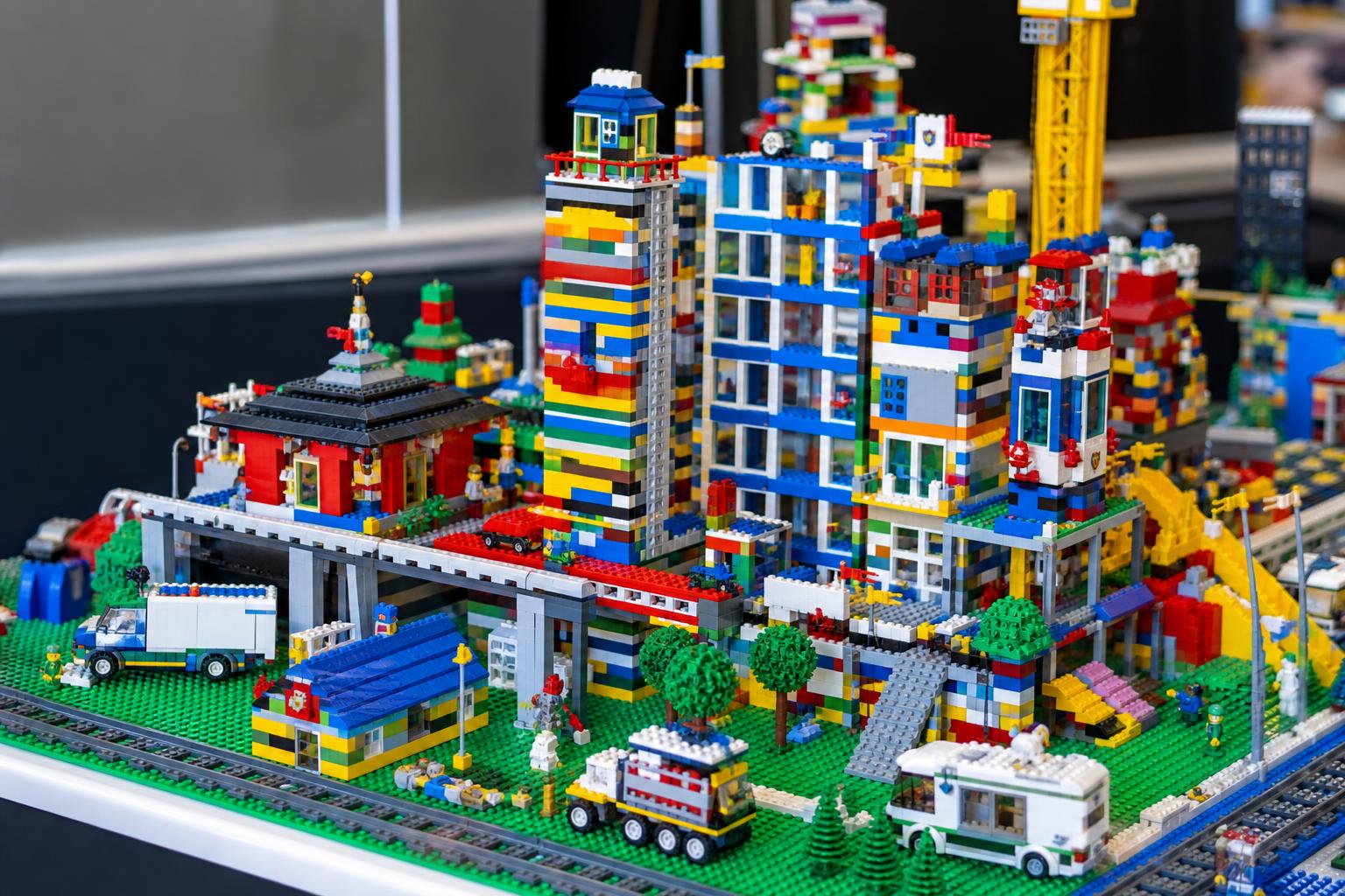 Lego Build and Bash Incursion | OSHC & Vacation Care | dayplay